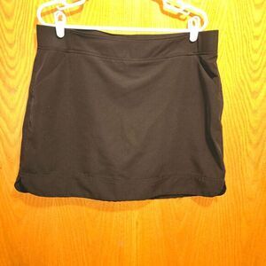 Classic Black skort size large Elastic waistband POCKETS!‎